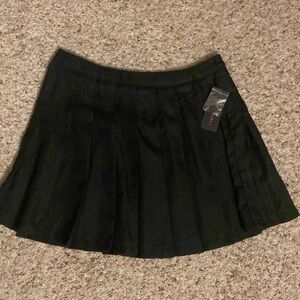 NWT* FADED ROSE Black Pleated Skirt